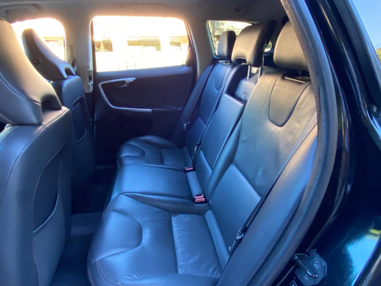 Volvo XC60 4dr 3.2L PZEV 2012