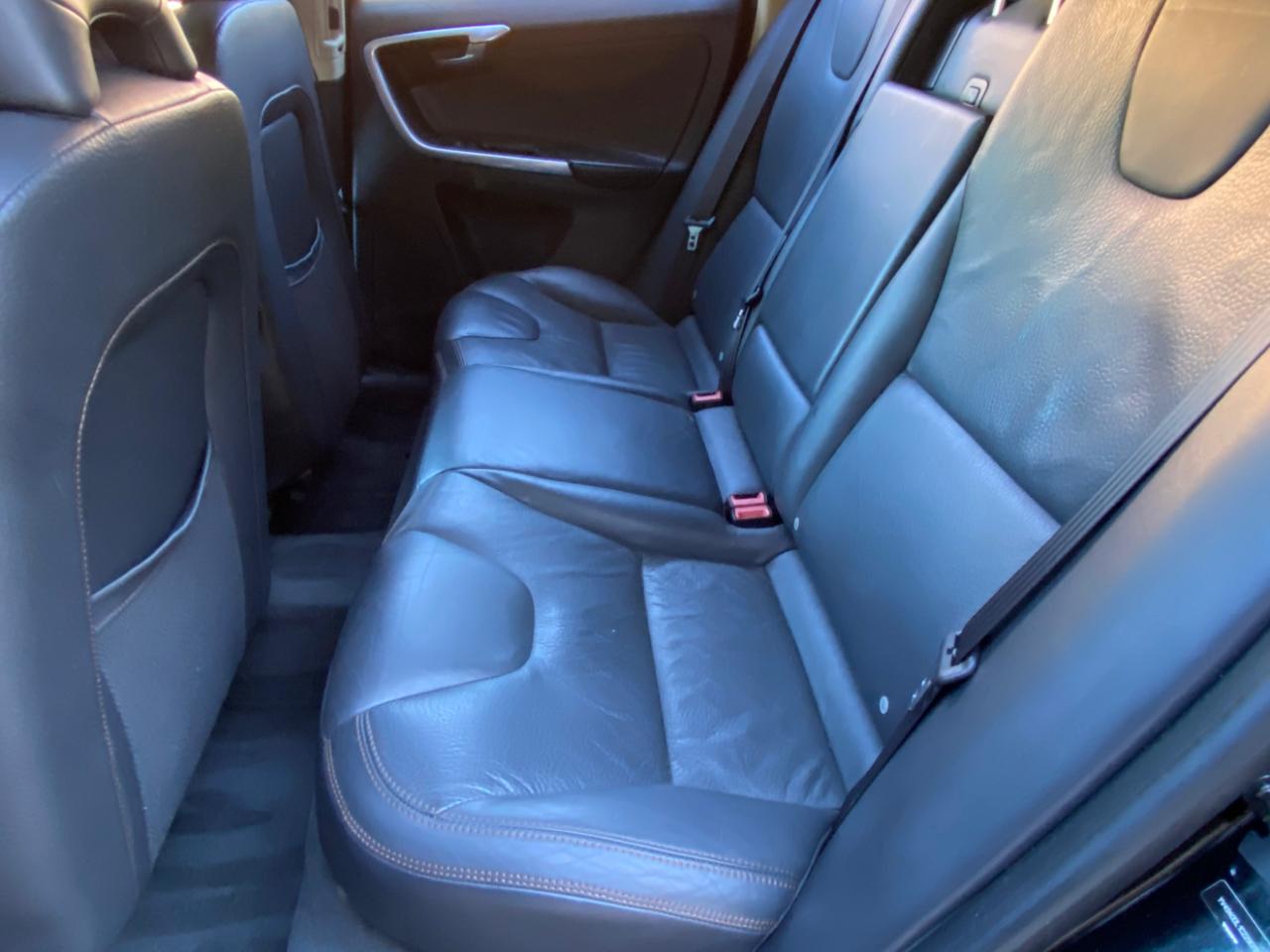 Volvo XC60 4dr 3.2L PZEV 2012