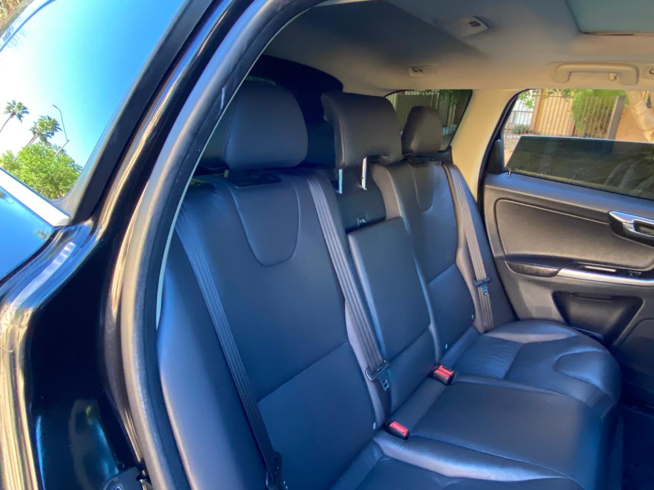 Volvo XC60 4dr 3.2L PZEV 2012