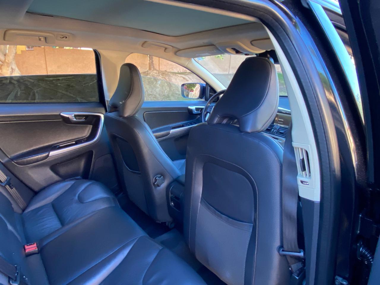 Volvo XC60 4dr 3.2L PZEV 2012