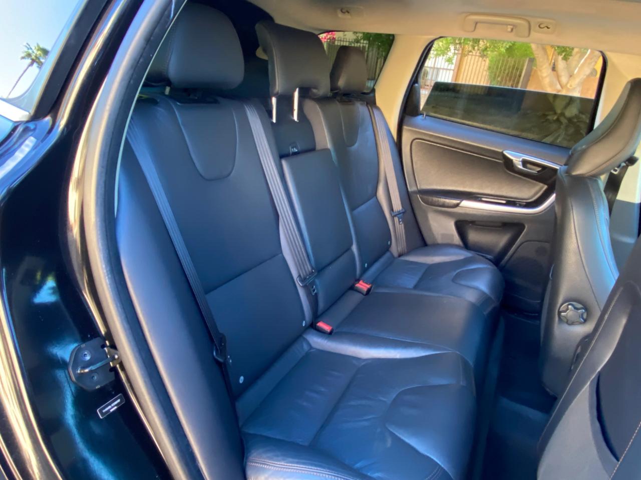 Volvo XC60 4dr 3.2L PZEV 2012