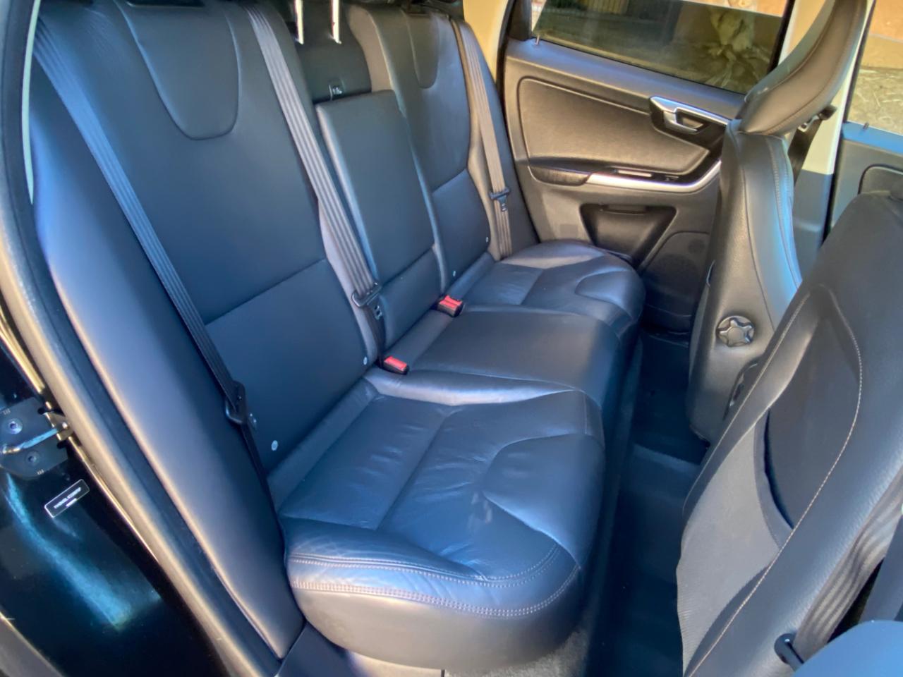 Volvo XC60 4dr 3.2L PZEV 2012