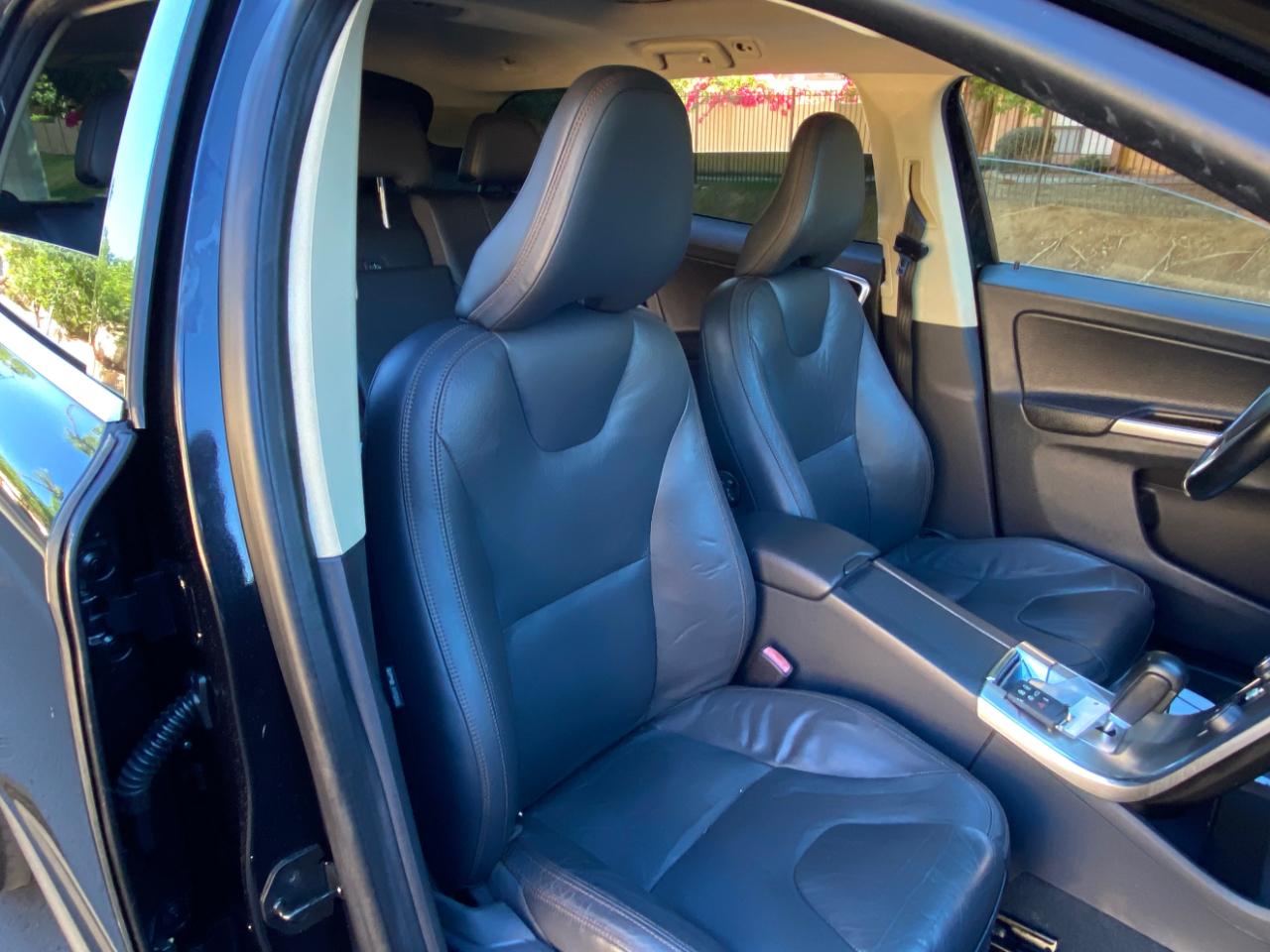 Volvo XC60 4dr 3.2L PZEV 2012