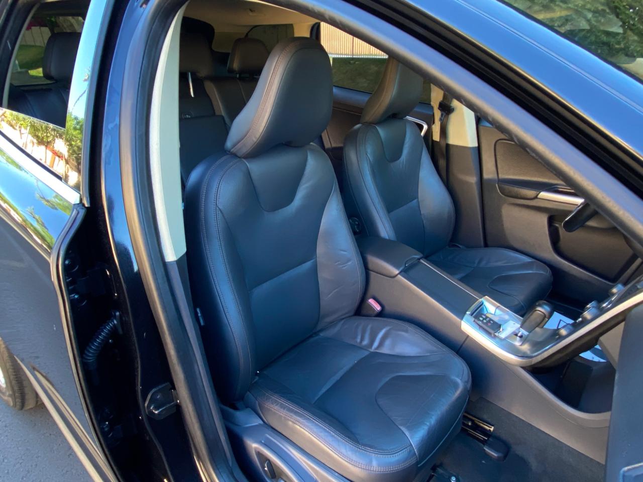 Volvo XC60 4dr 3.2L PZEV 2012