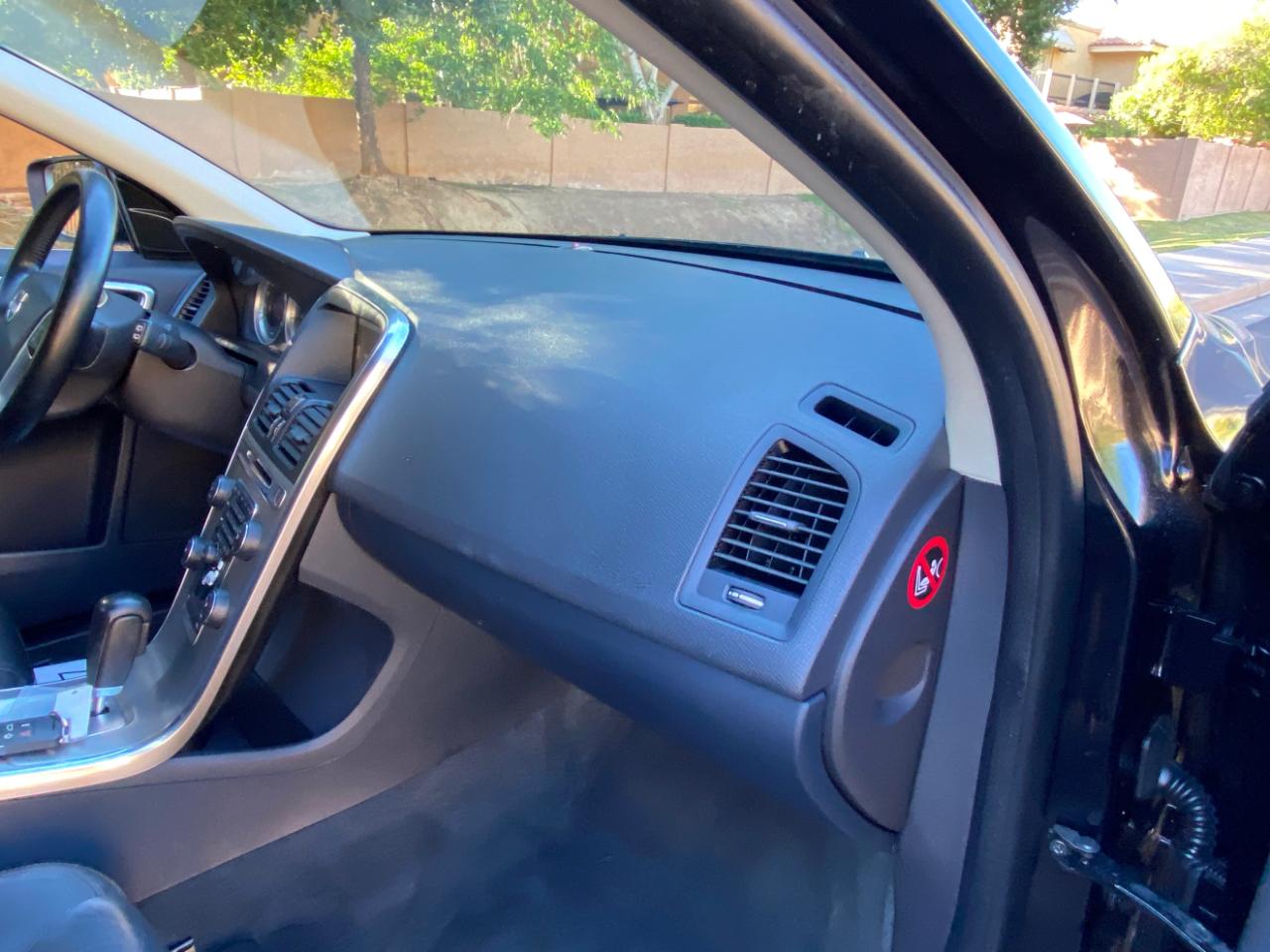 Volvo XC60 4dr 3.2L PZEV 2012