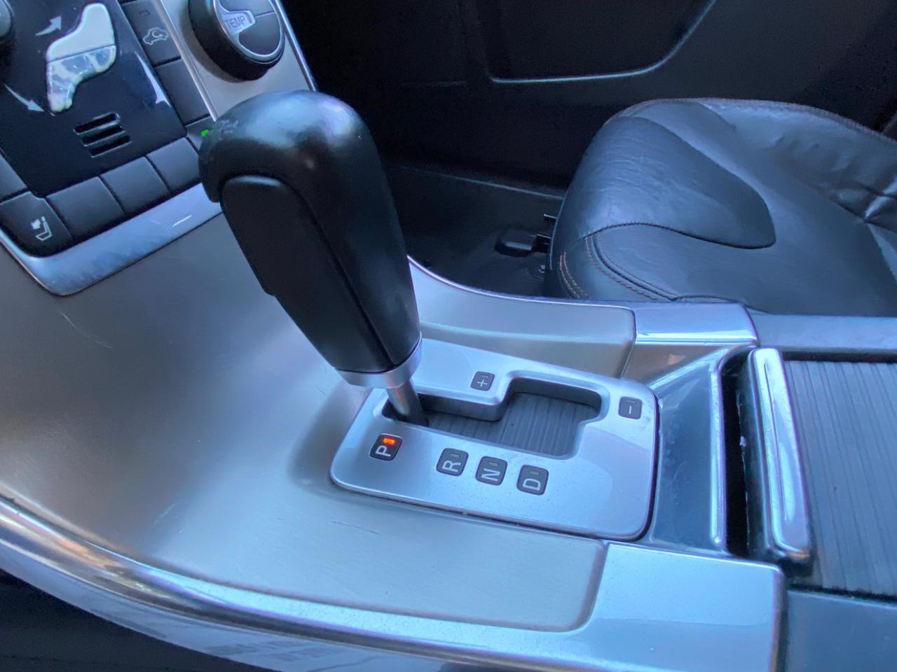 Volvo XC60 4dr 3.2L PZEV 2012