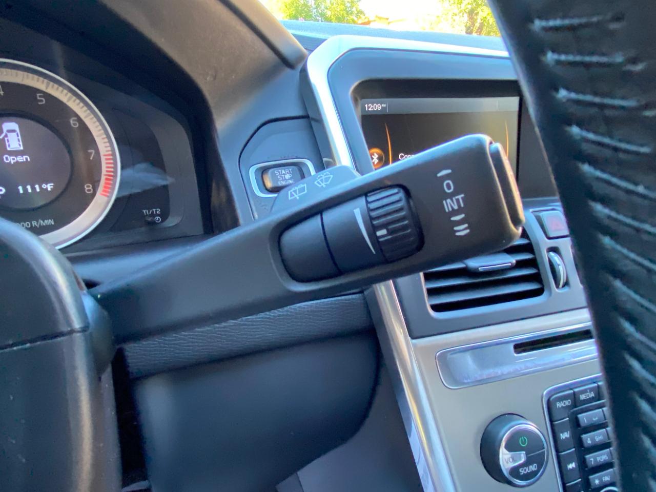 Volvo XC60 4dr 3.2L PZEV 2012