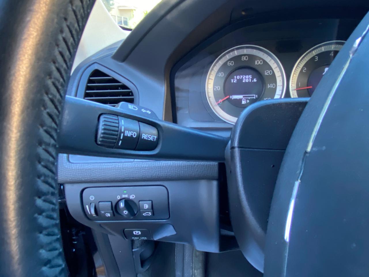 Volvo XC60 4dr 3.2L PZEV 2012