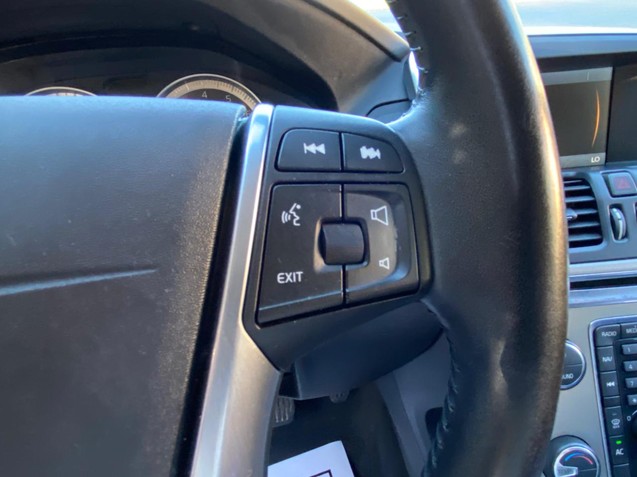 Volvo XC60 4dr 3.2L PZEV 2012