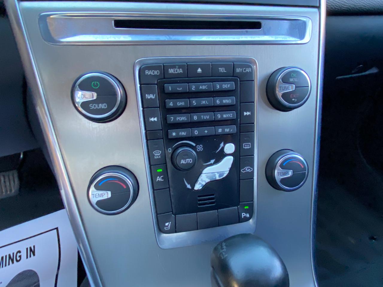 Volvo XC60 4dr 3.2L PZEV 2012