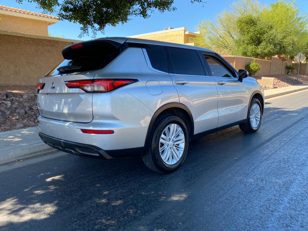 Mitsubishi Outlander ES 2022