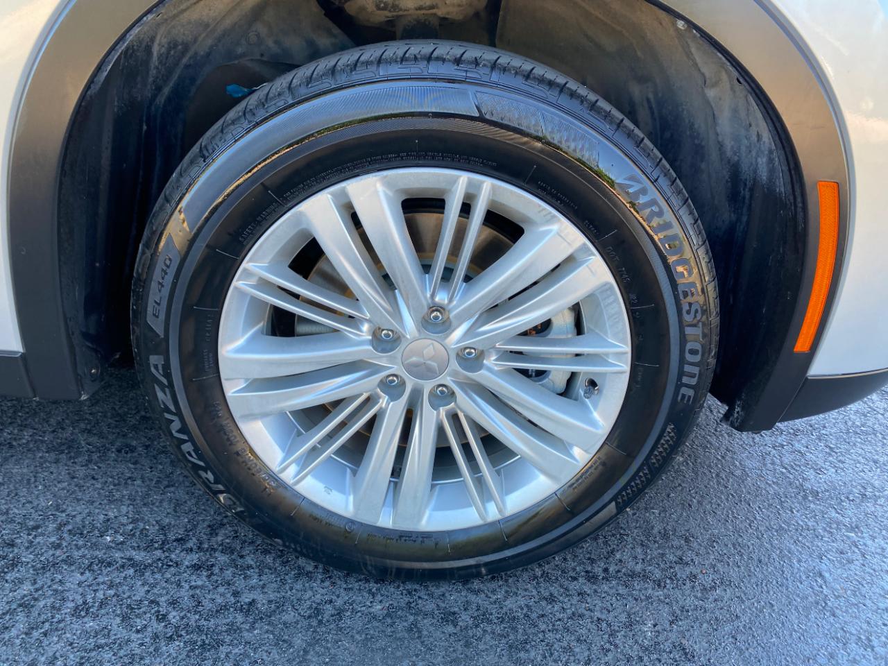 Mitsubishi Outlander ES 2022