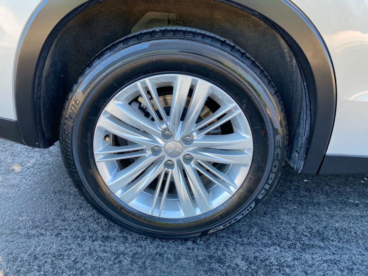 Mitsubishi Outlander ES 2022