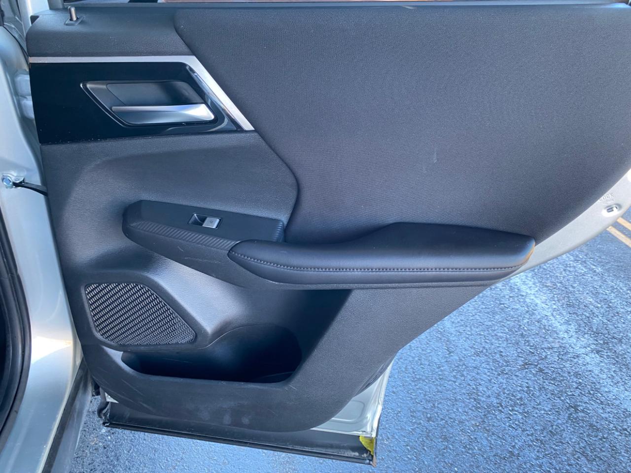 Mitsubishi Outlander ES 2022