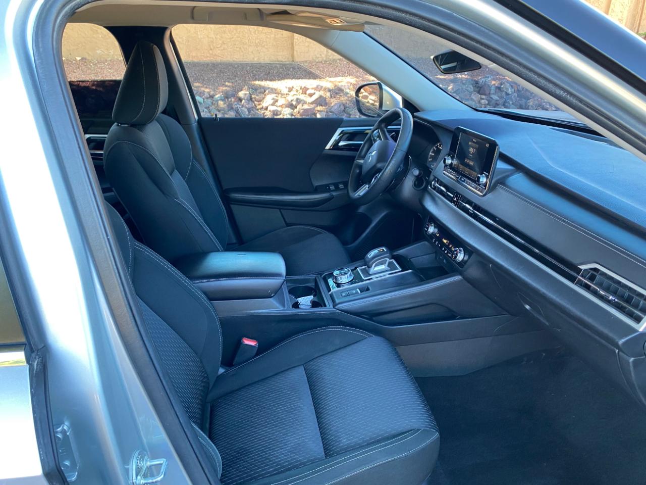 Mitsubishi Outlander ES 2022