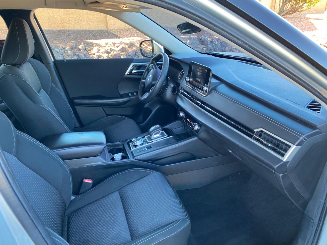 Mitsubishi Outlander ES 2022