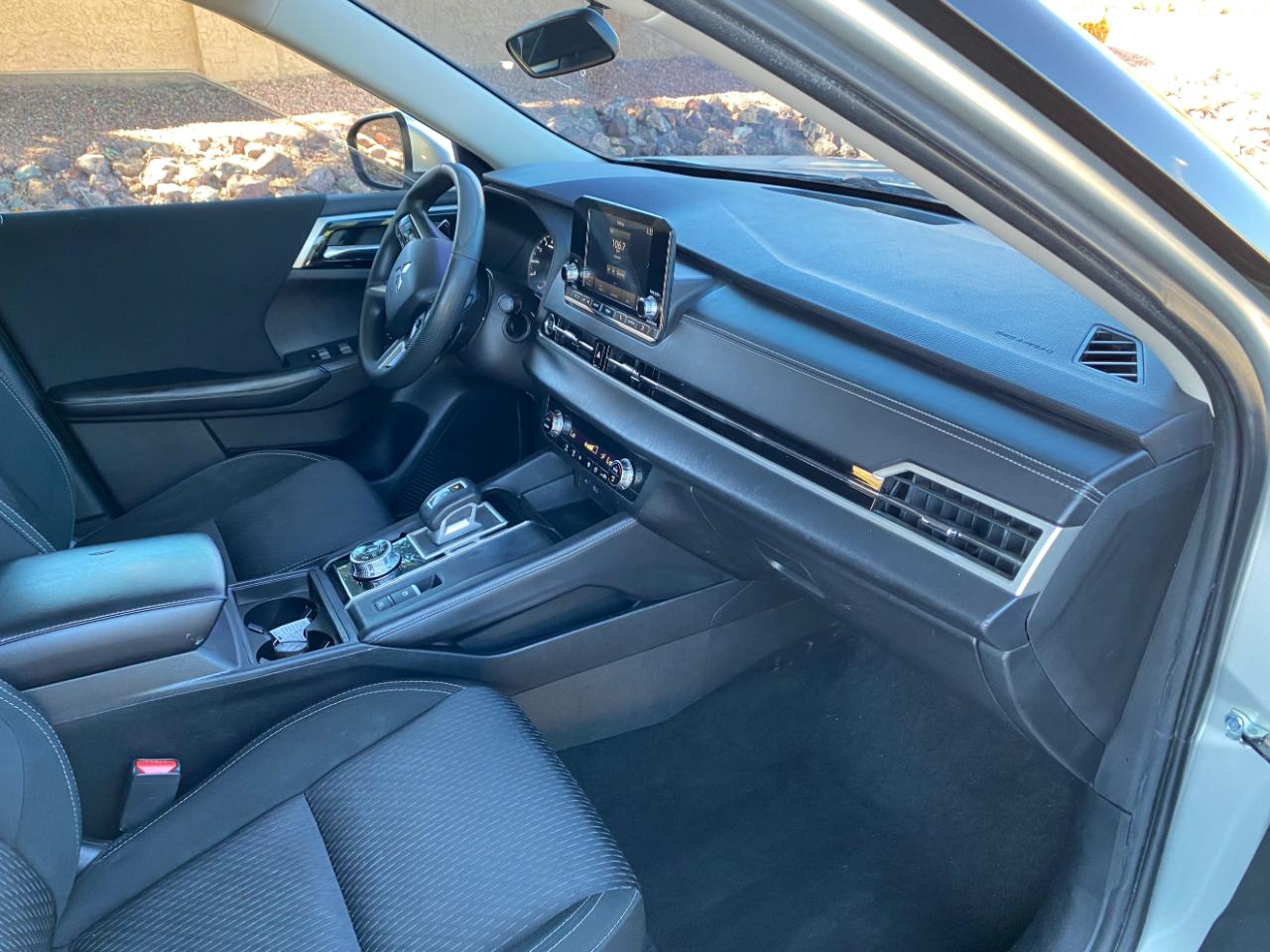 Mitsubishi Outlander ES 2022