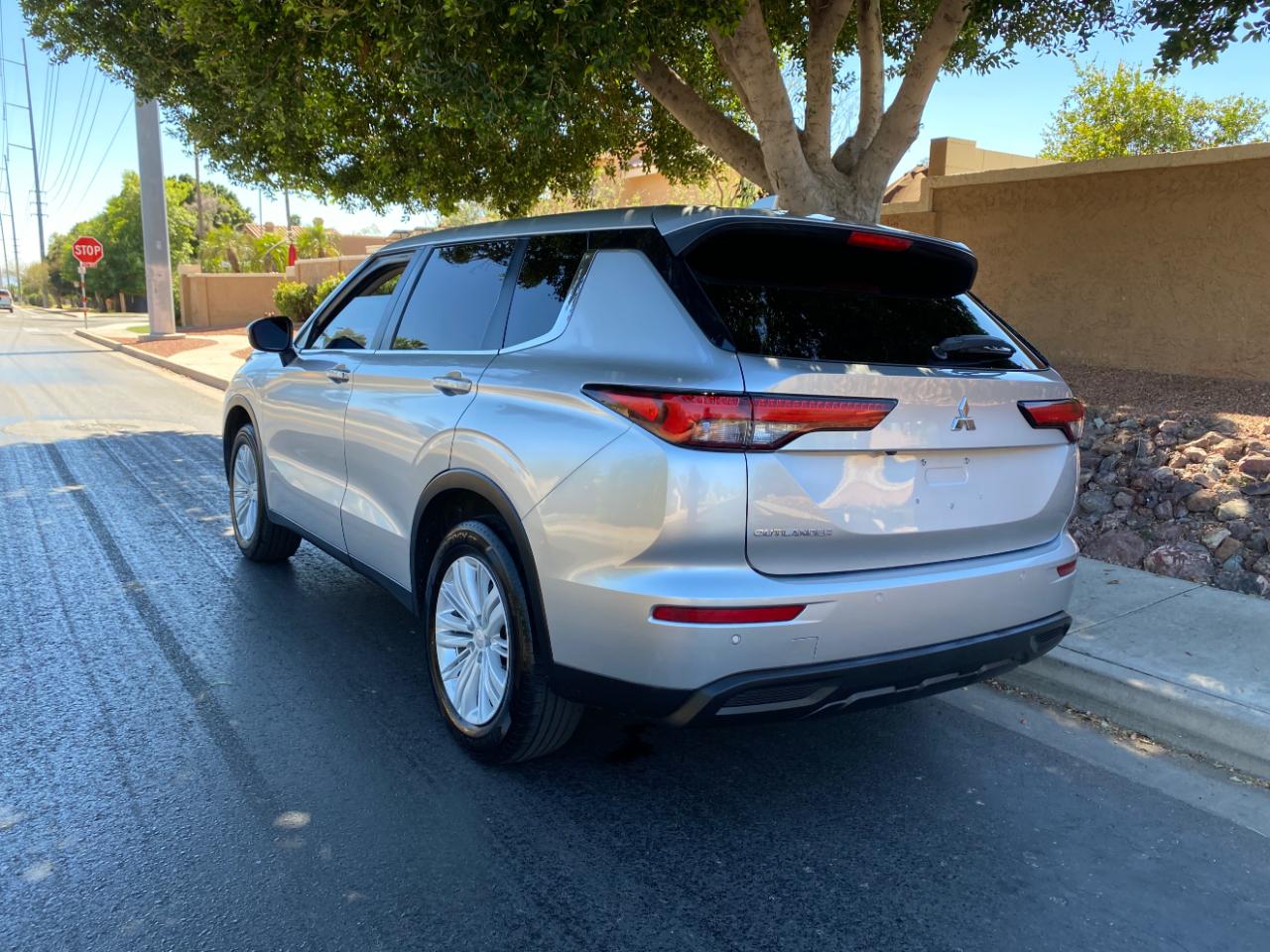 Mitsubishi Outlander ES 2022