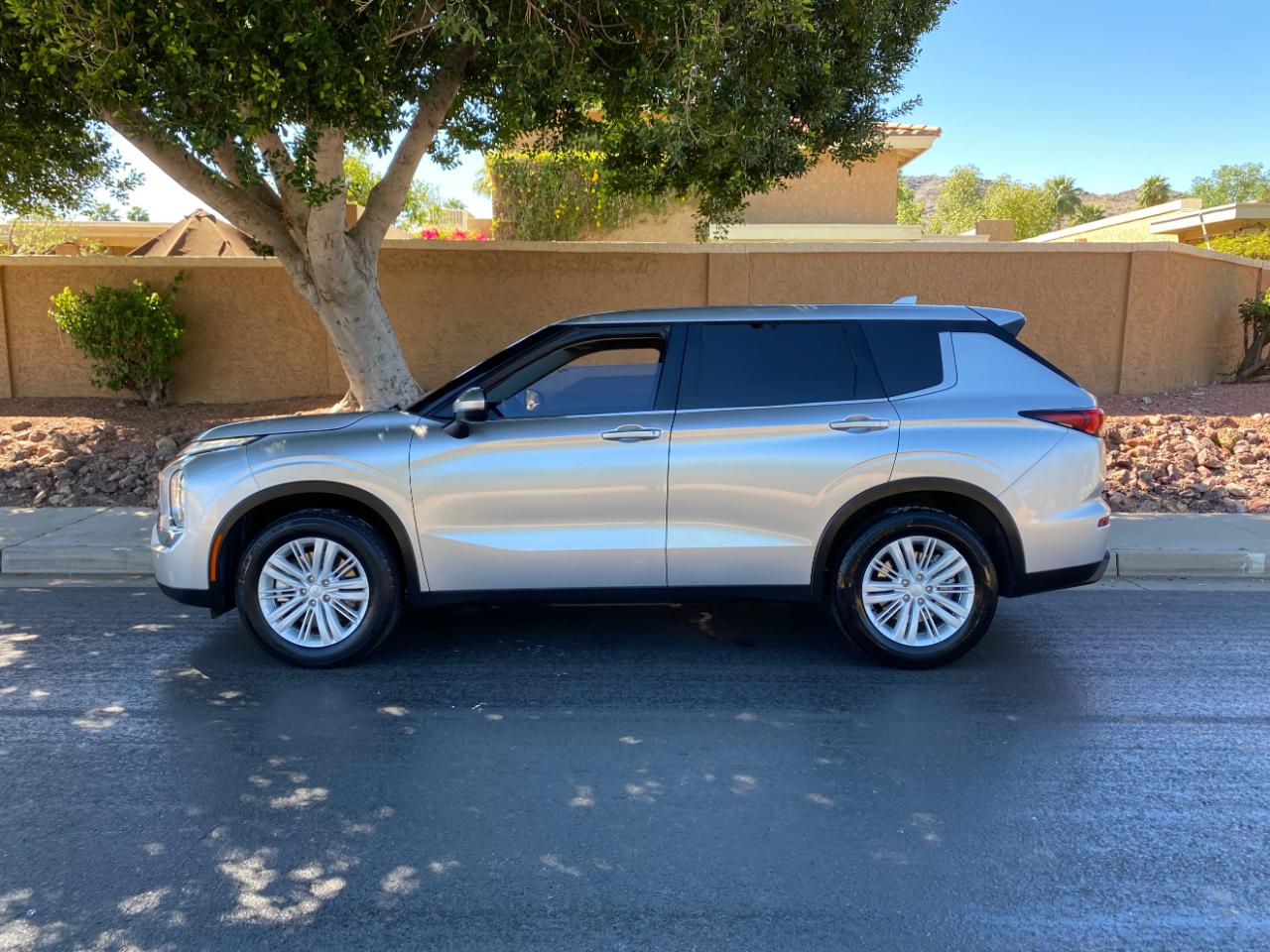 Mitsubishi Outlander ES 2022