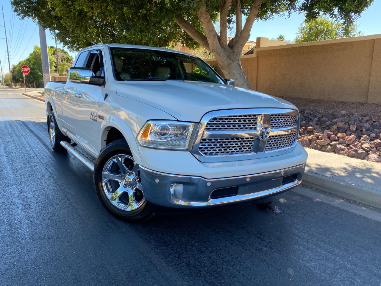 RAM 1500 2WD Quad Cab 140.5" Laramie 2016