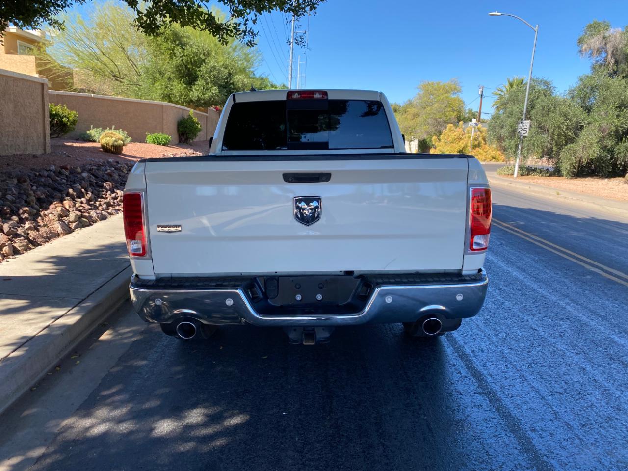 RAM 1500 2WD Quad Cab 140.5" Laramie 2016