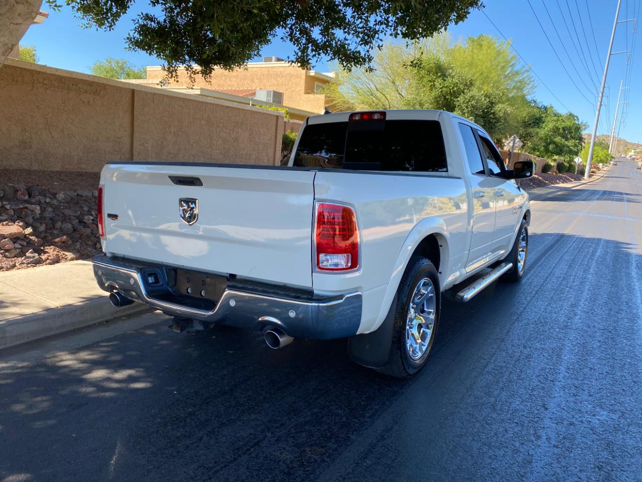 RAM 1500 2WD Quad Cab 140.5" Laramie 2016