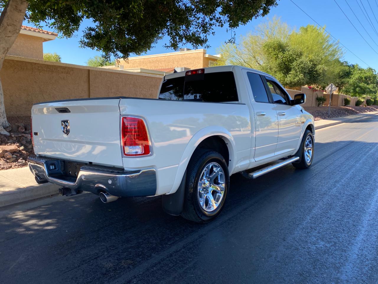 RAM 1500 2WD Quad Cab 140.5" Laramie 2016