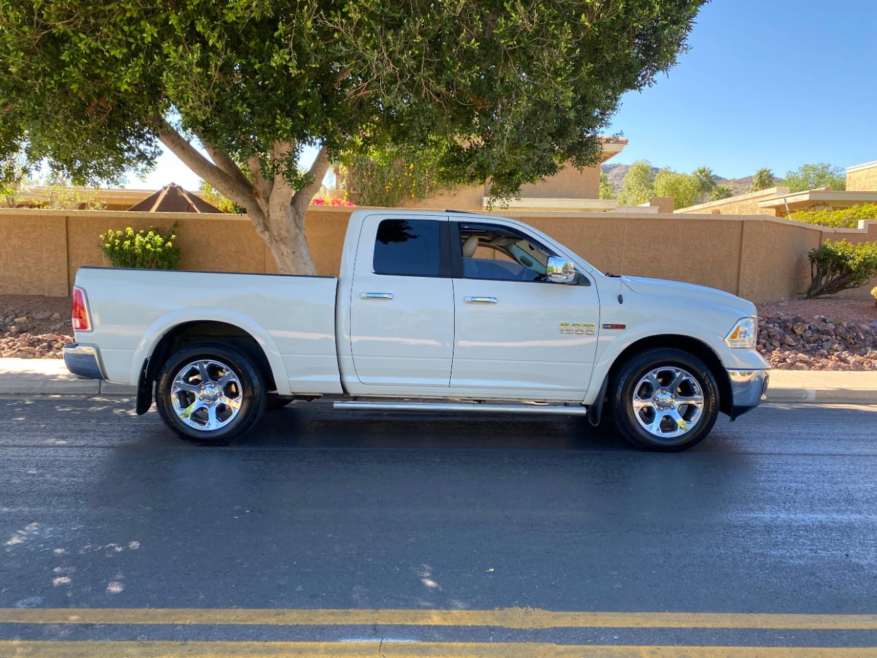 RAM 1500 2WD Quad Cab 140.5" Laramie 2016