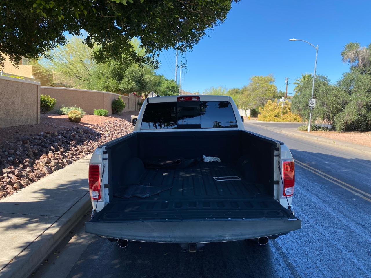 RAM 1500 2WD Quad Cab 140.5" Laramie 2016