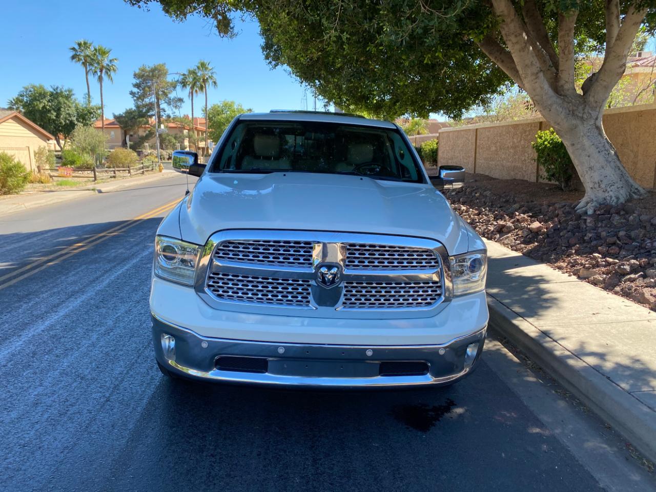 RAM 1500 2WD Quad Cab 140.5" Laramie 2016