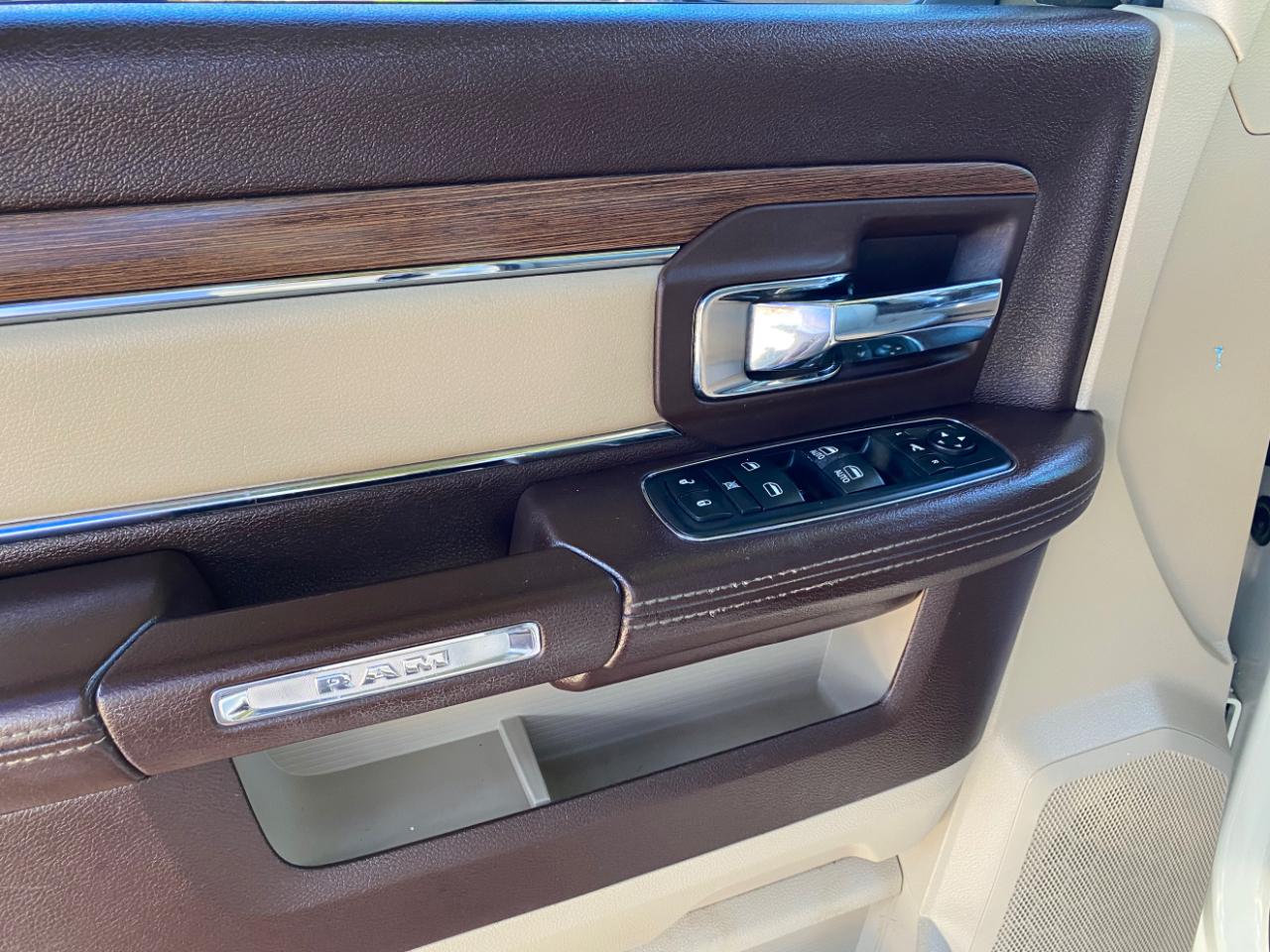 RAM 1500 2WD Quad Cab 140.5" Laramie 2016