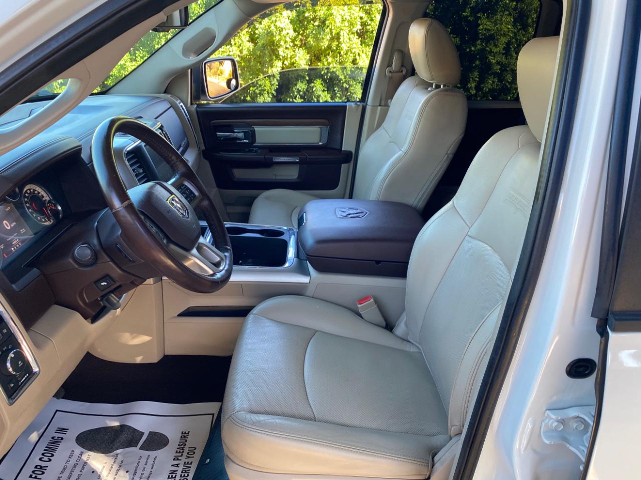 RAM 1500 2WD Quad Cab 140.5" Laramie 2016