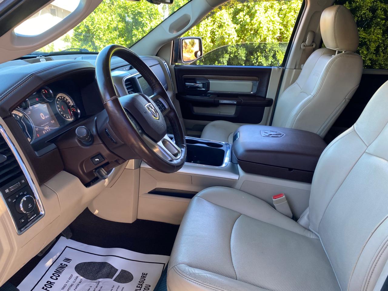 RAM 1500 2WD Quad Cab 140.5" Laramie 2016