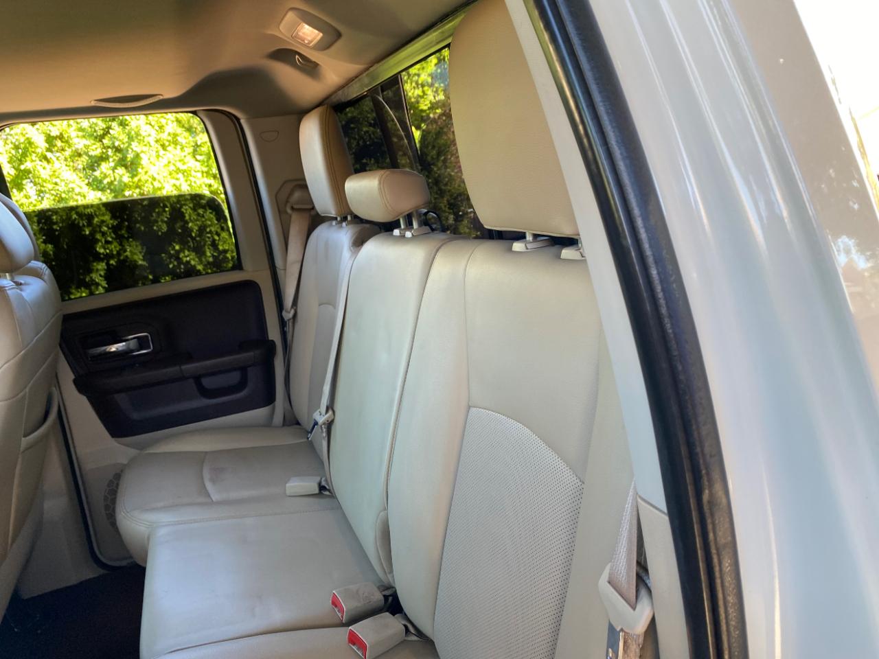 RAM 1500 2WD Quad Cab 140.5" Laramie 2016