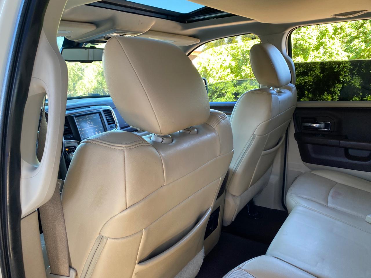 RAM 1500 2WD Quad Cab 140.5" Laramie 2016