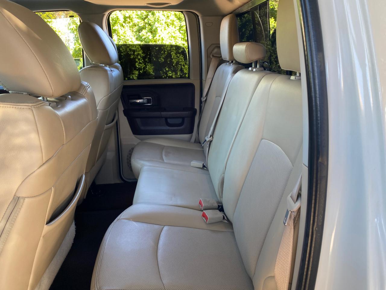 RAM 1500 2WD Quad Cab 140.5" Laramie 2016