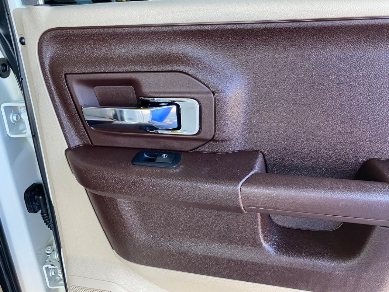 RAM 1500 2WD Quad Cab 140.5" Laramie 2016