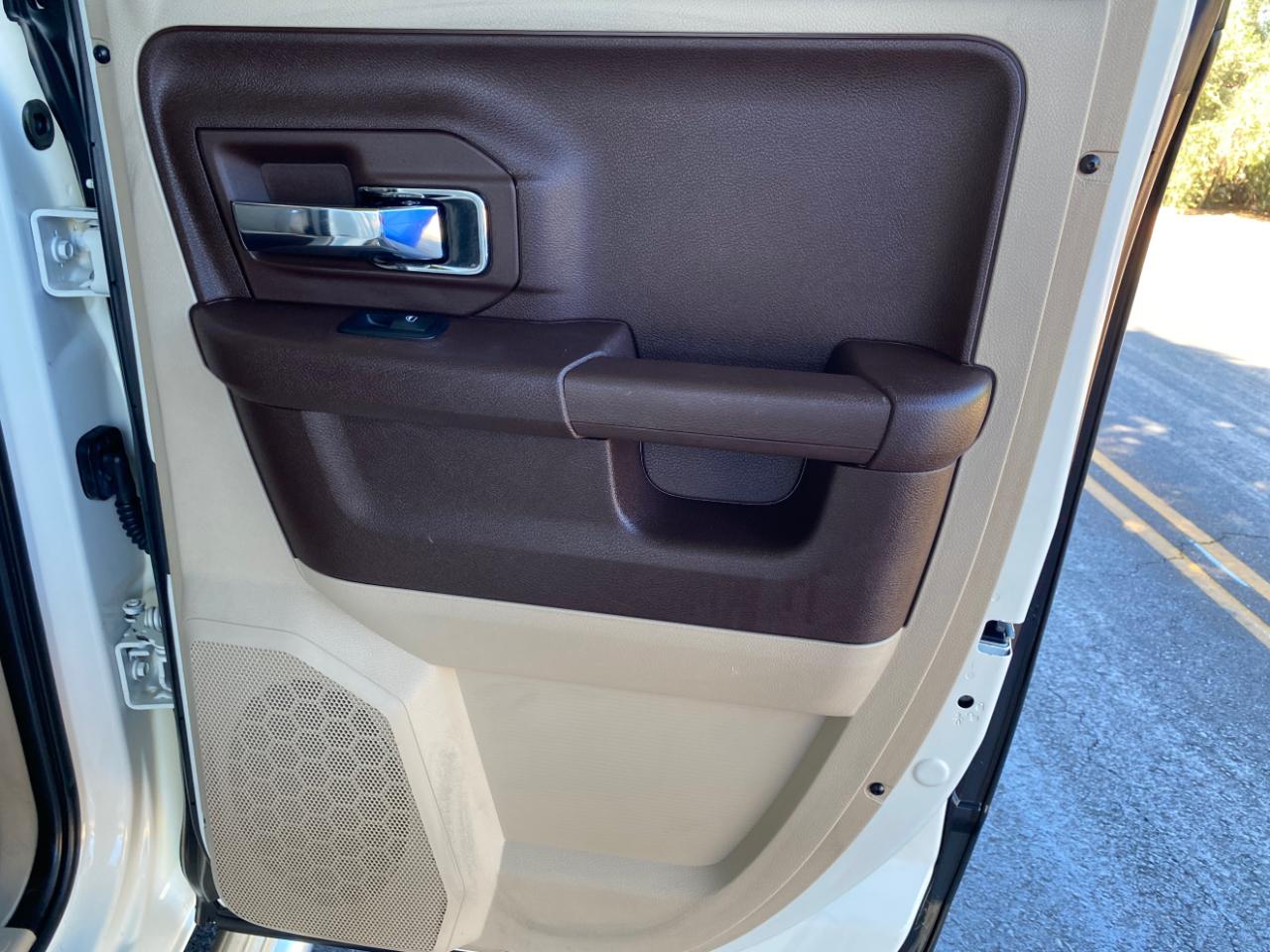 RAM 1500 2WD Quad Cab 140.5" Laramie 2016