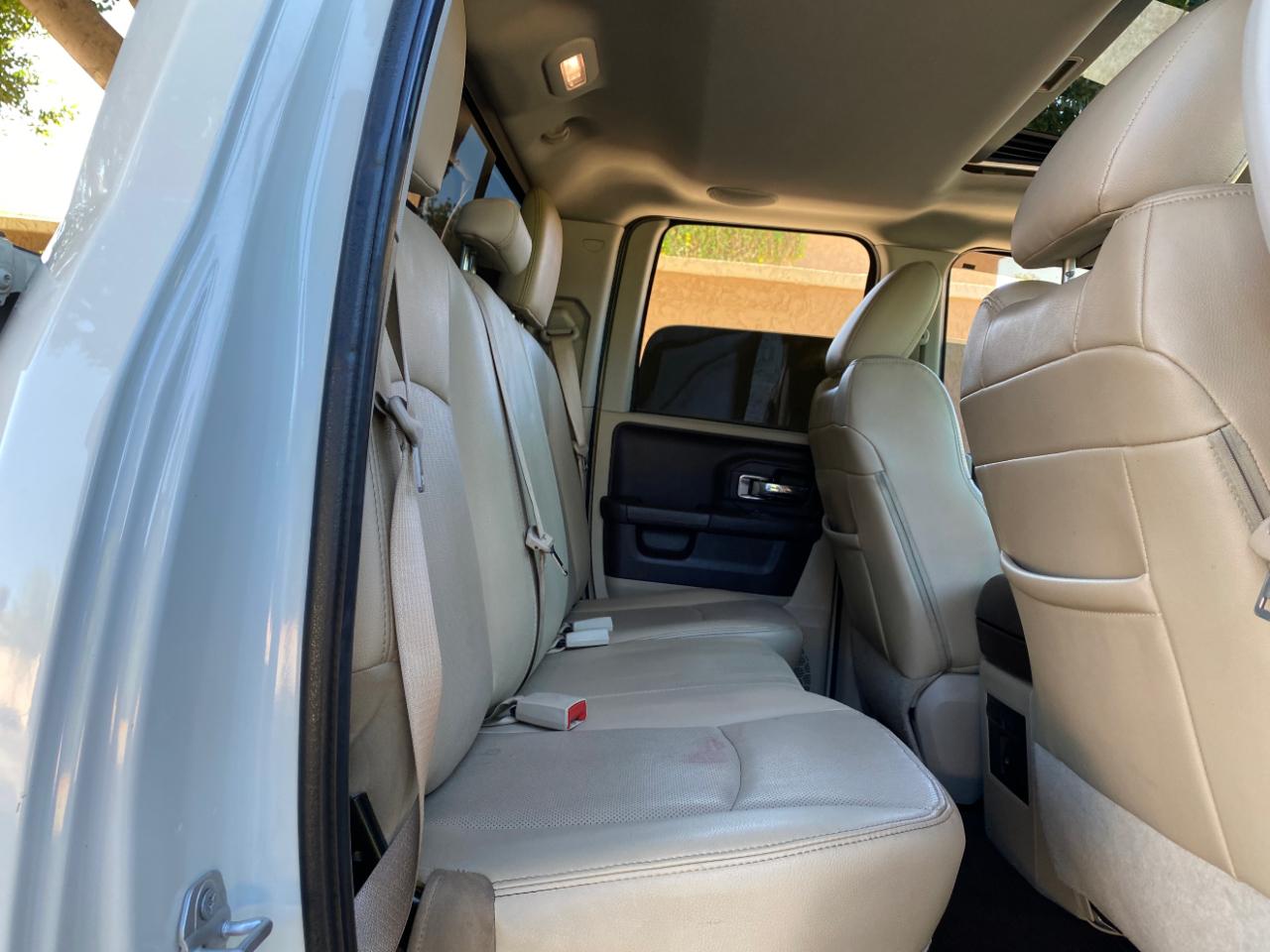 RAM 1500 2WD Quad Cab 140.5" Laramie 2016