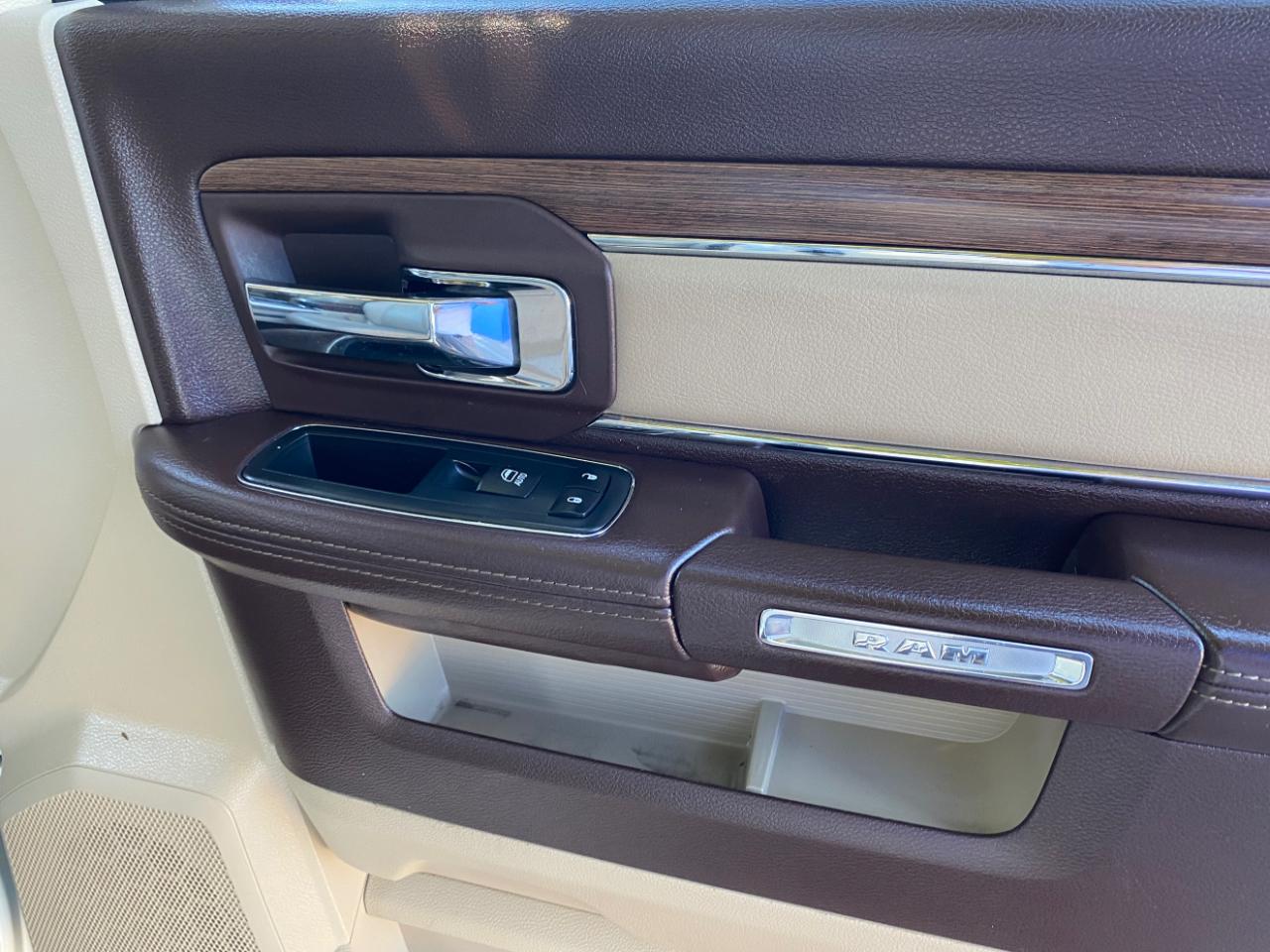 RAM 1500 2WD Quad Cab 140.5" Laramie 2016