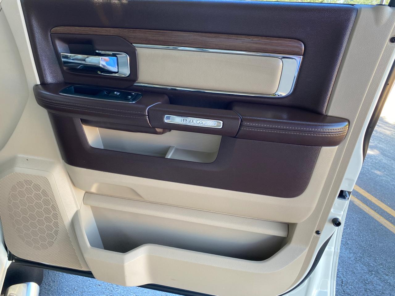 RAM 1500 2WD Quad Cab 140.5" Laramie 2016