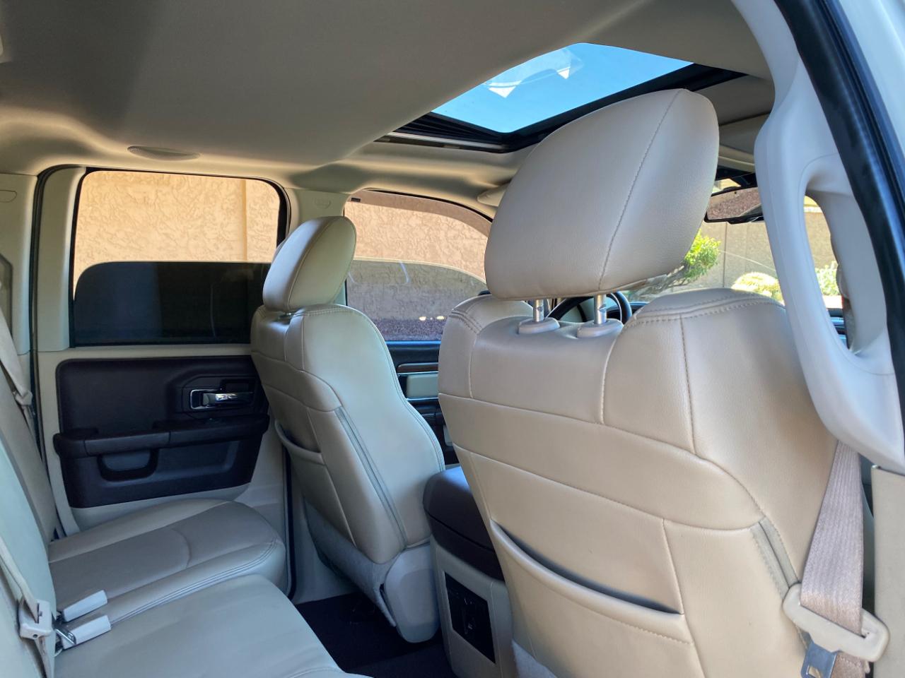 RAM 1500 2WD Quad Cab 140.5" Laramie 2016