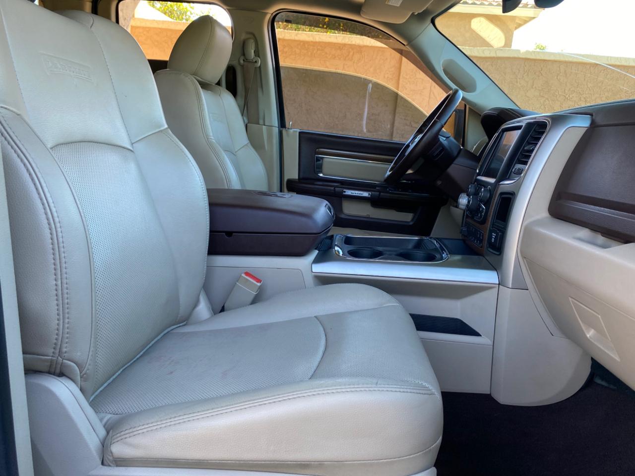 RAM 1500 2WD Quad Cab 140.5" Laramie 2016