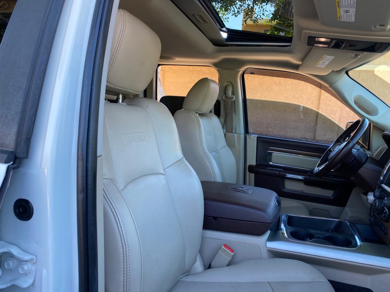 RAM 1500 2WD Quad Cab 140.5" Laramie 2016