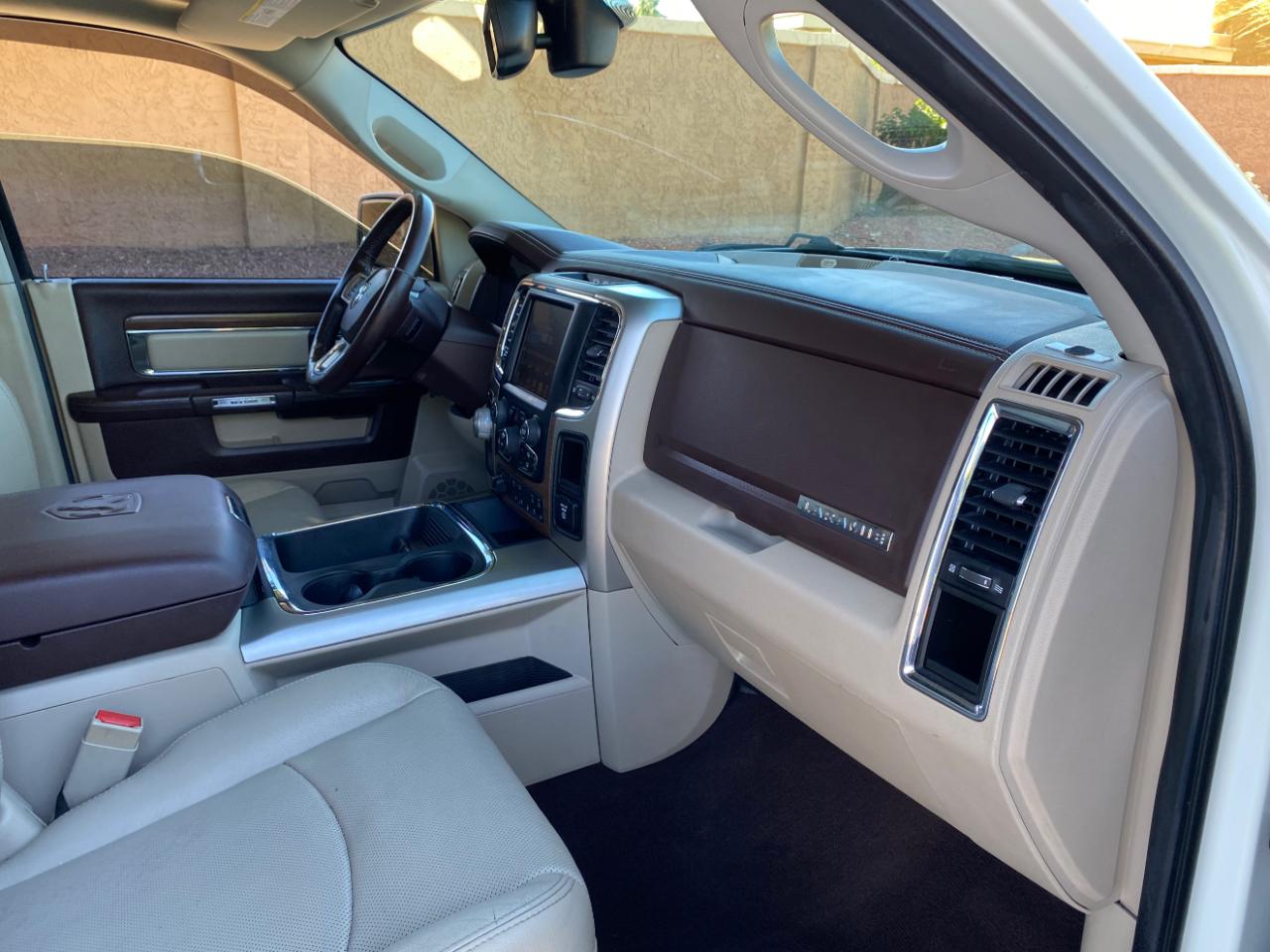 RAM 1500 2WD Quad Cab 140.5" Laramie 2016