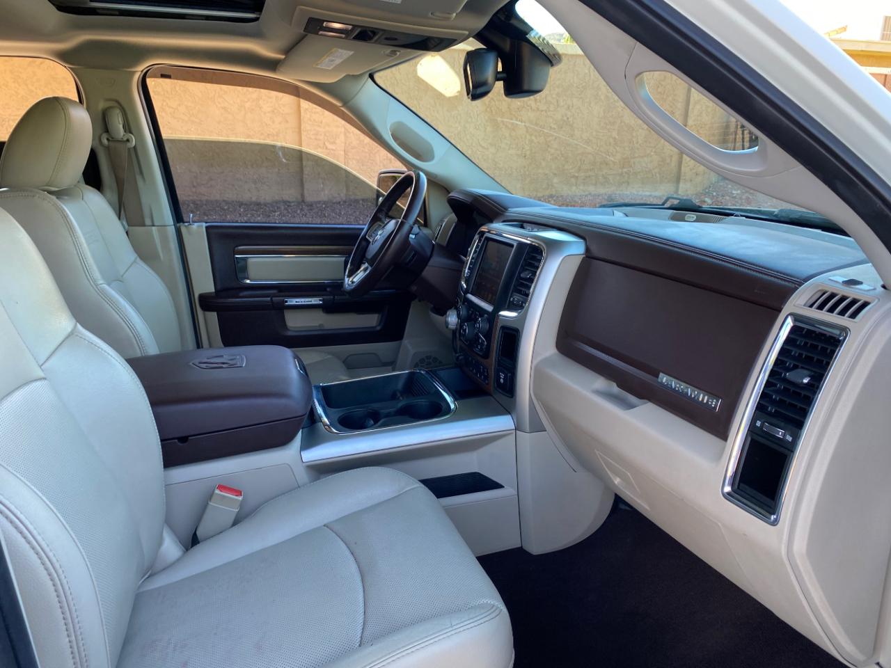 RAM 1500 2WD Quad Cab 140.5" Laramie 2016