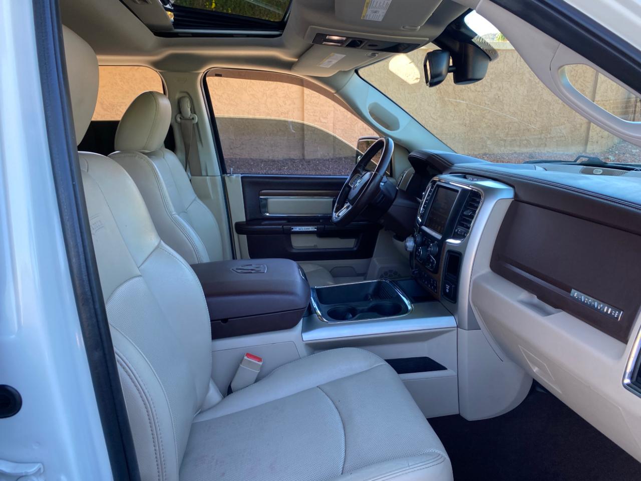 RAM 1500 2WD Quad Cab 140.5" Laramie 2016