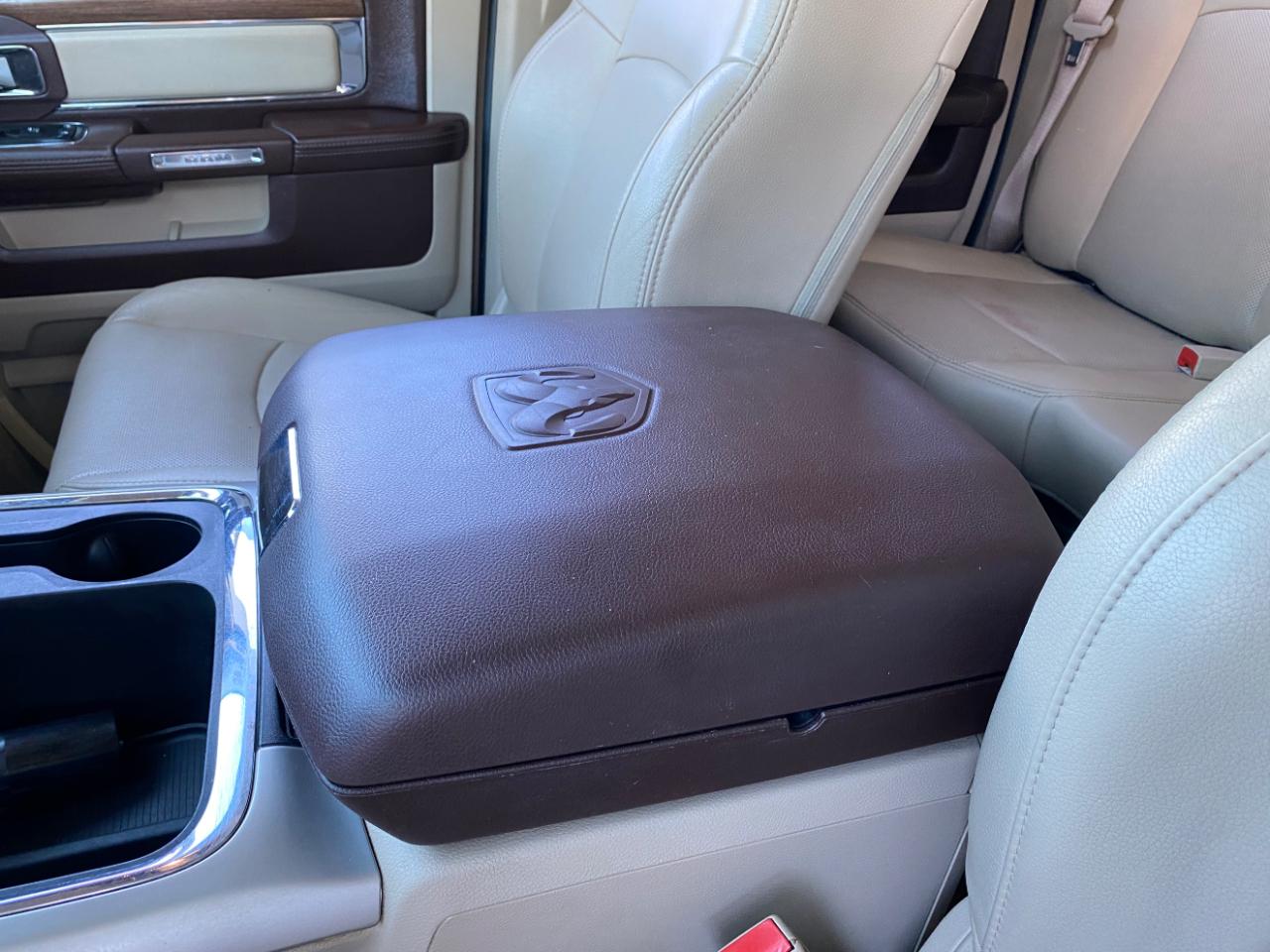 RAM 1500 2WD Quad Cab 140.5" Laramie 2016