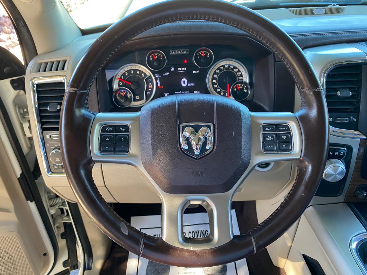 RAM 1500 2WD Quad Cab 140.5" Laramie 2016