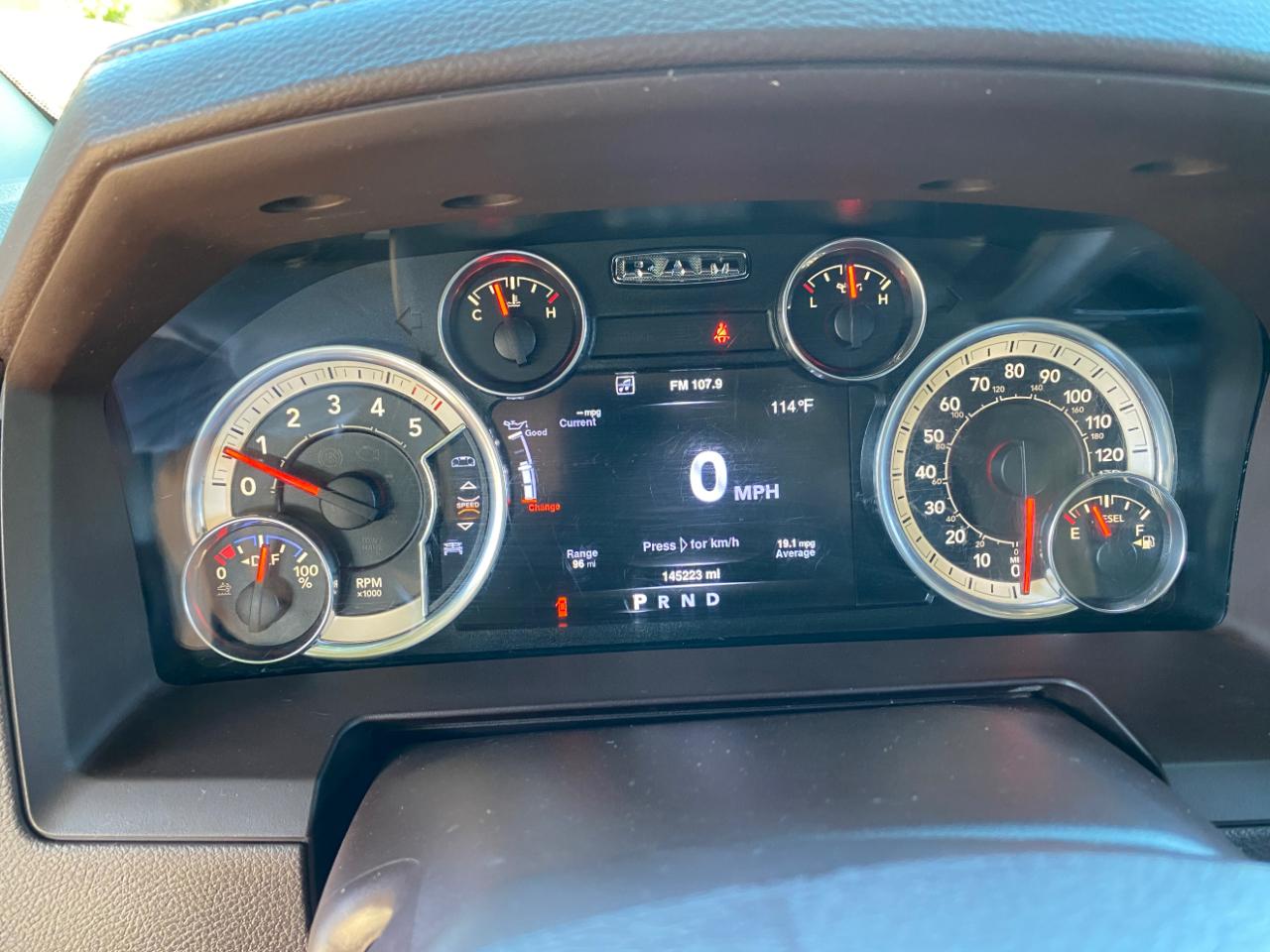 RAM 1500 2WD Quad Cab 140.5" Laramie 2016